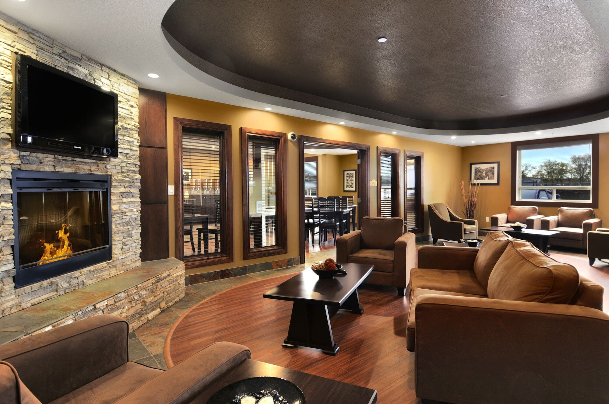 Ramada By Wyndham Cold Lake מראה חיצוני תמונה