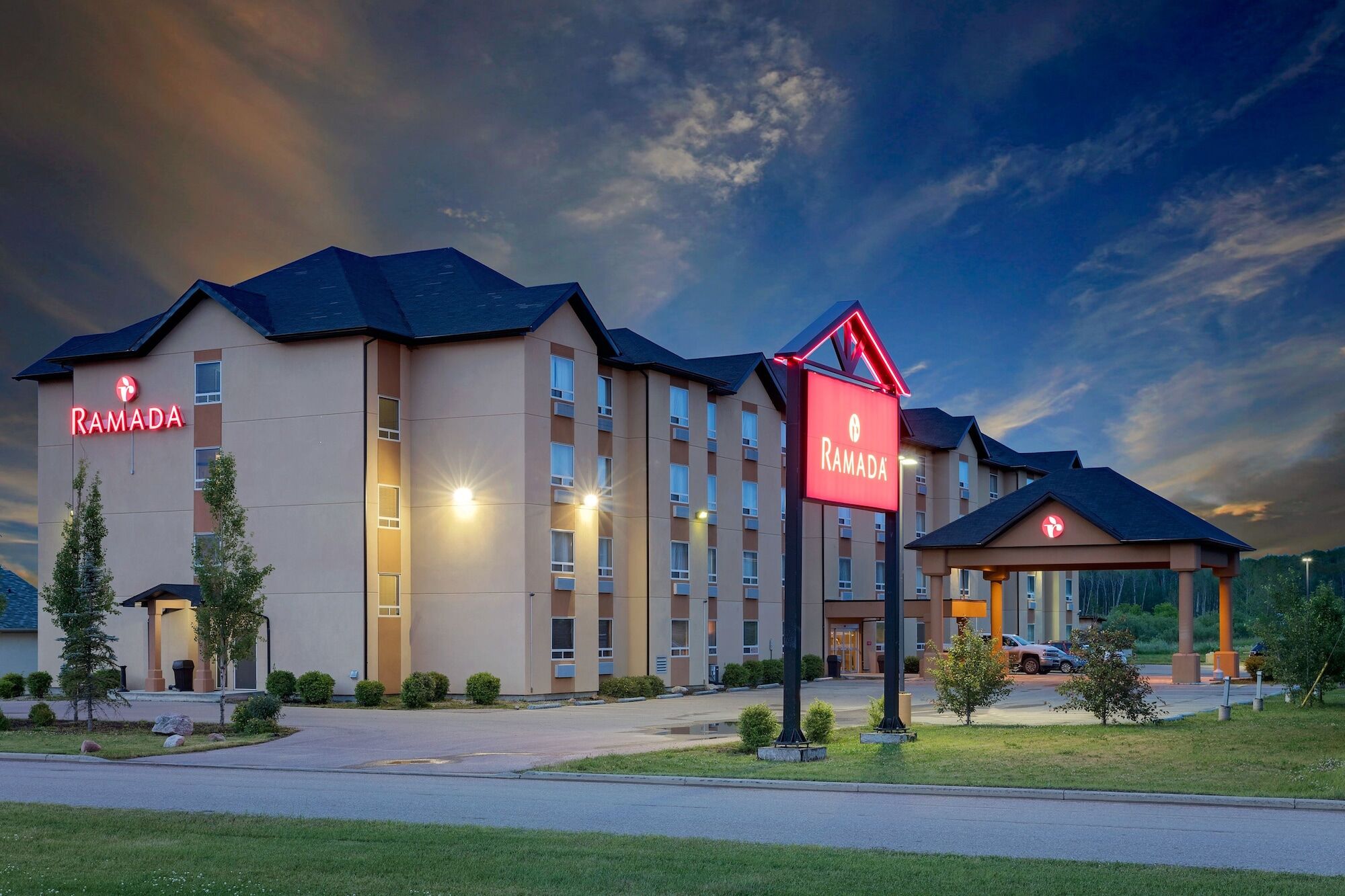 Ramada By Wyndham Cold Lake מראה חיצוני תמונה