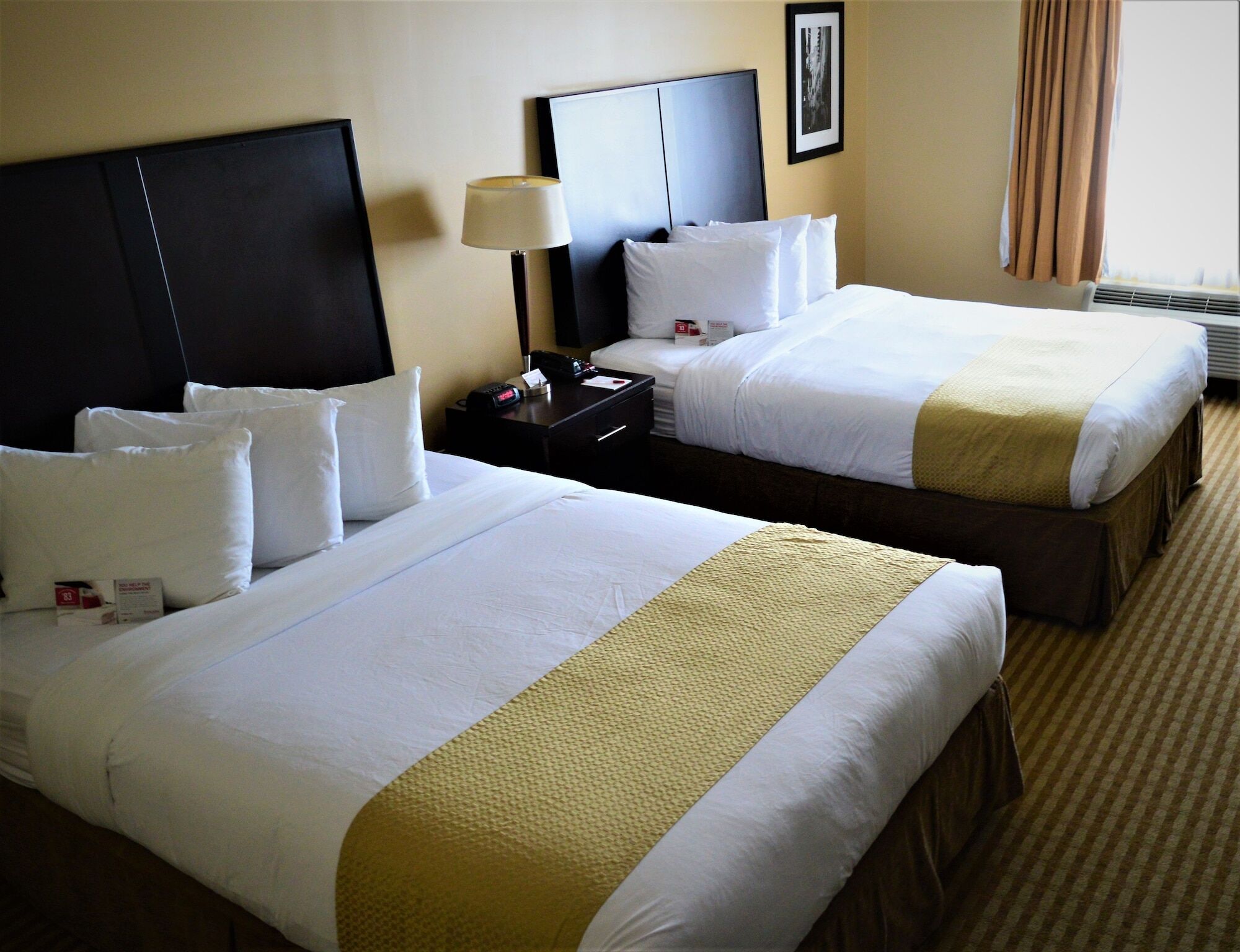 Ramada By Wyndham Cold Lake מראה חיצוני תמונה
