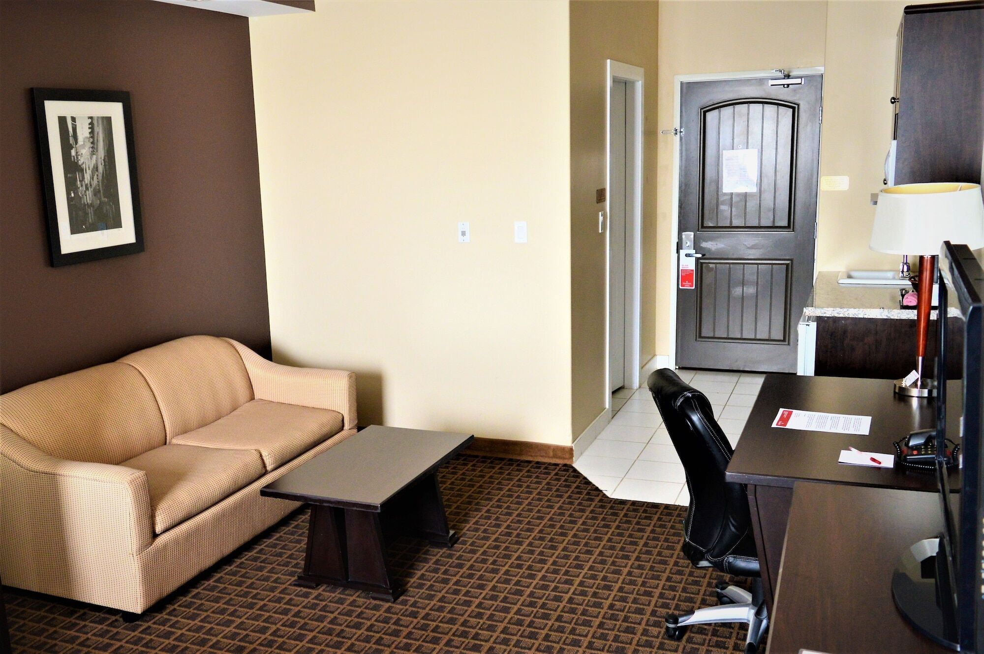 Ramada By Wyndham Cold Lake מראה חיצוני תמונה