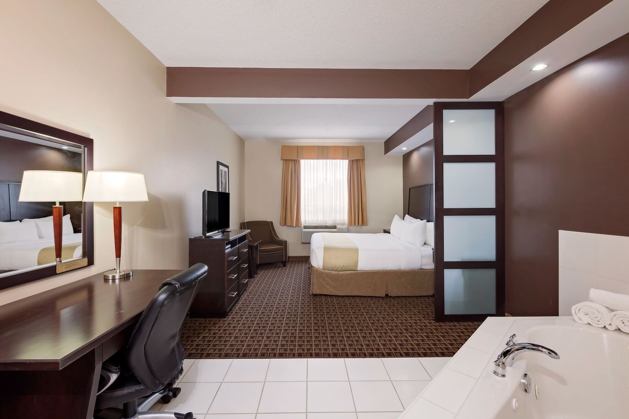 Ramada By Wyndham Cold Lake מראה חיצוני תמונה