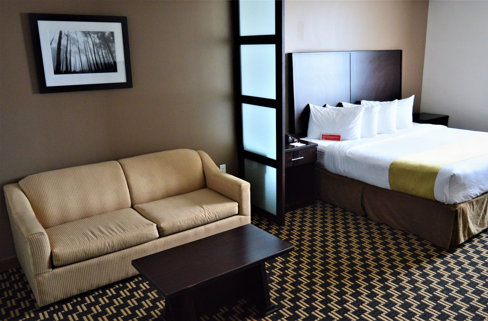 Ramada By Wyndham Cold Lake מראה חיצוני תמונה